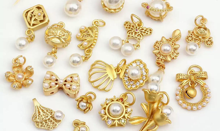 Charms & Pendants