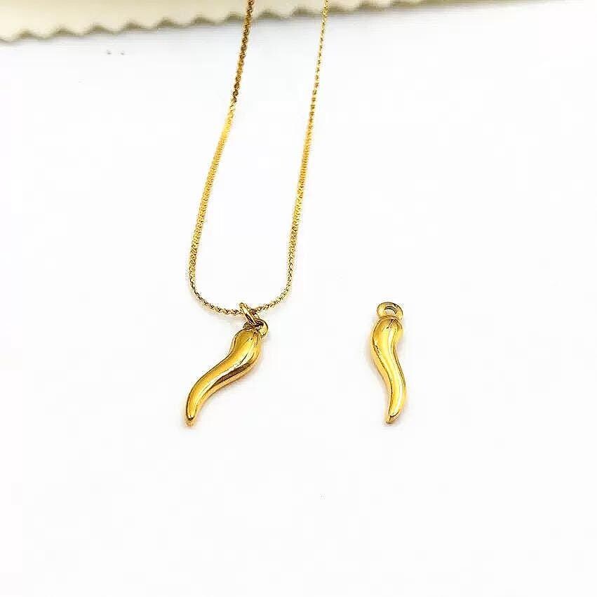 18k Gold Italian Horn Charm, Protection Pendant, Necklace Bracelet Finding