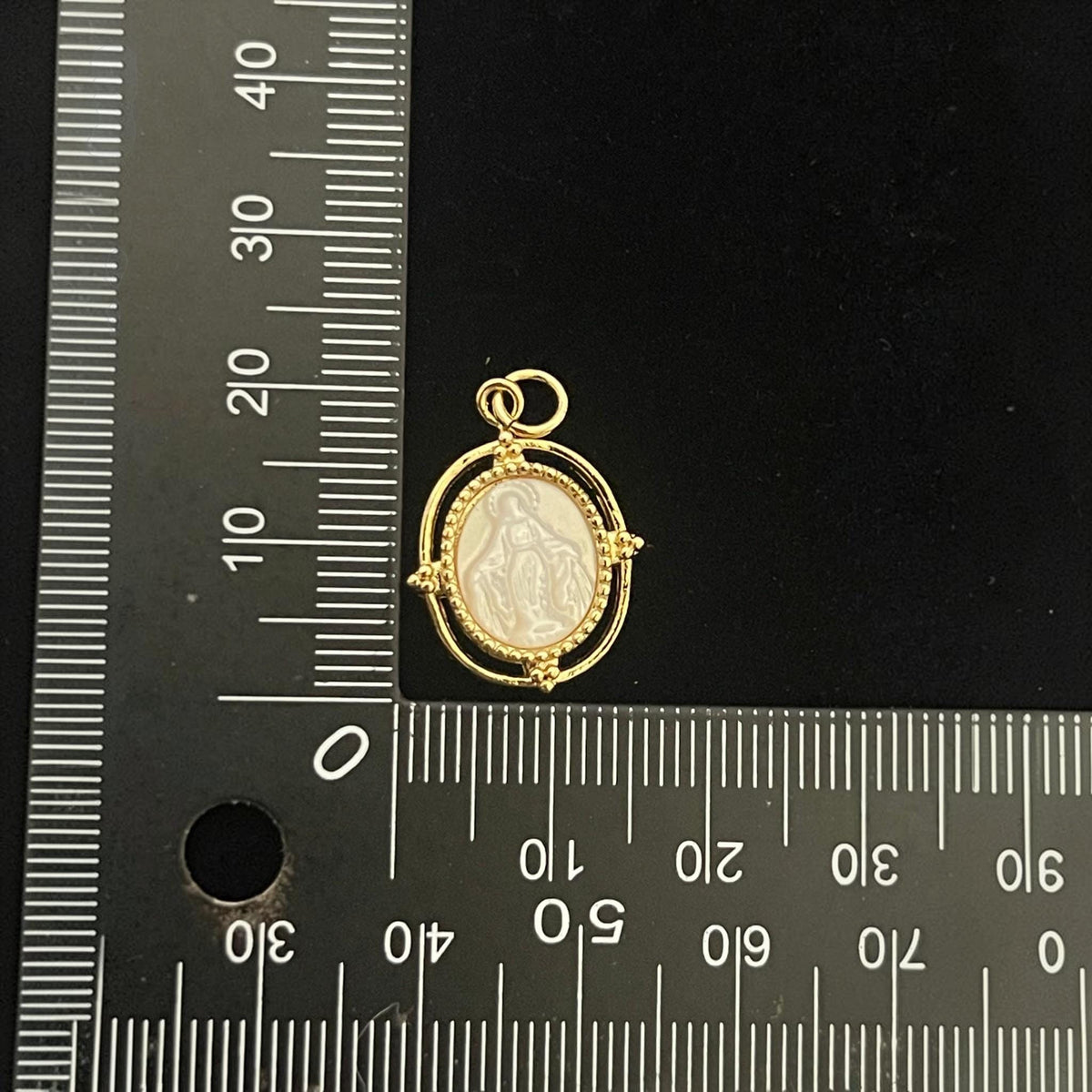 Natural Shell Virgin Mary Pendant, Gold Pearl Religious Charm, Mother of Pearl Catholic Medal, Spiritual Jewelry Pendant